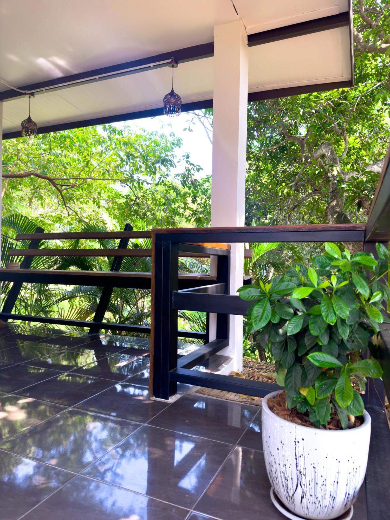 ホテル Jungle Vibes トンサラ 部屋 写真